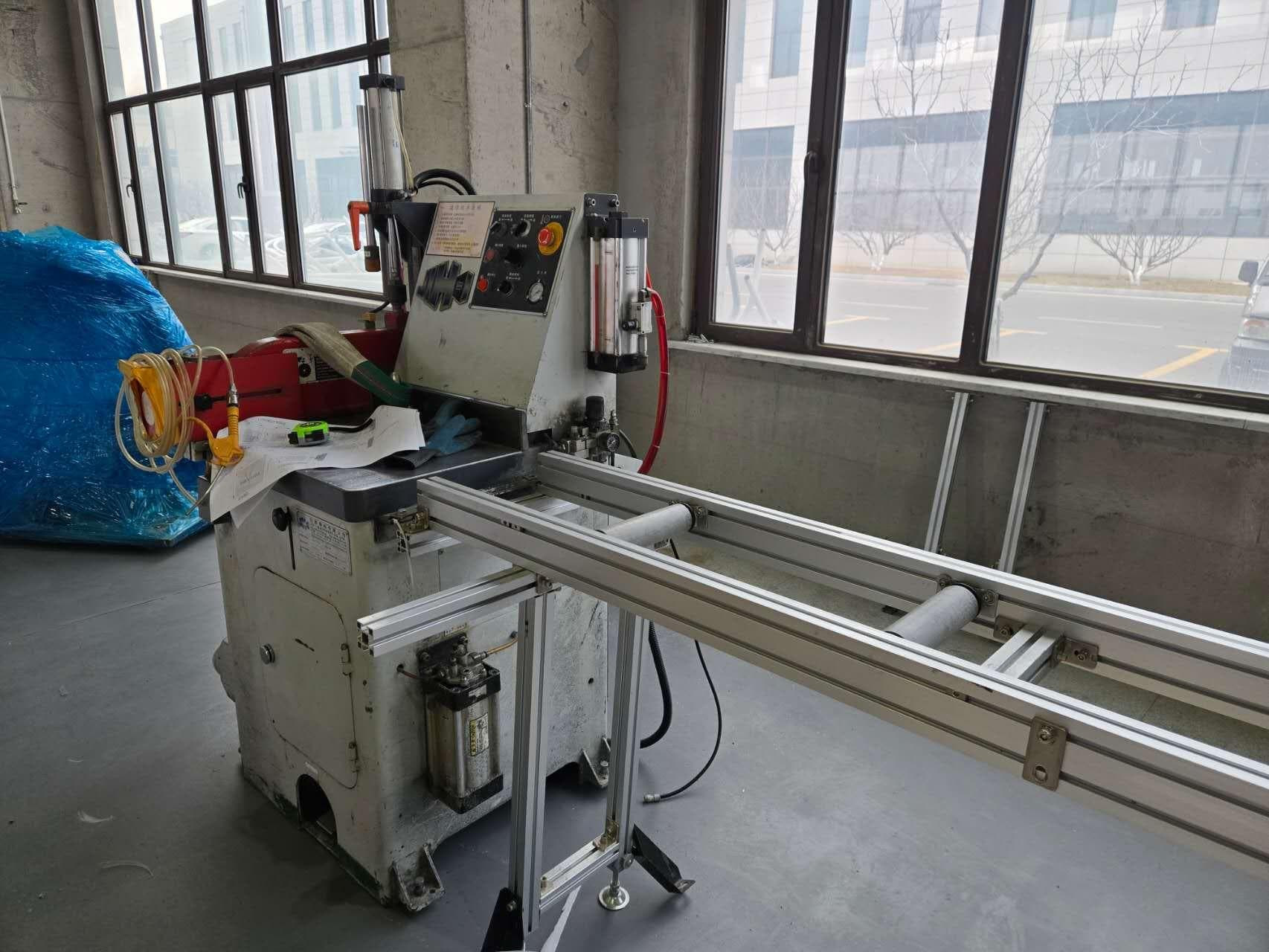 Automatic Cutting Saw