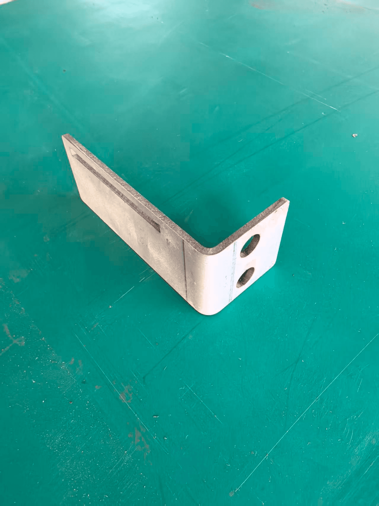 Precision bent L-bracket
