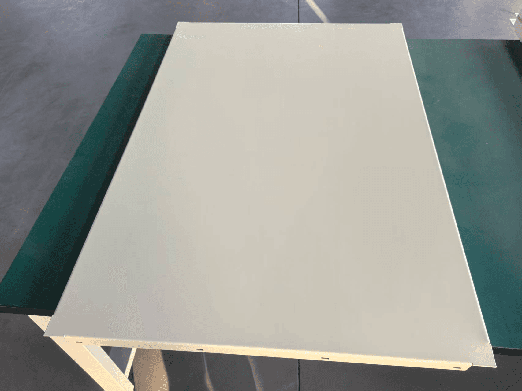 Flat metal panel